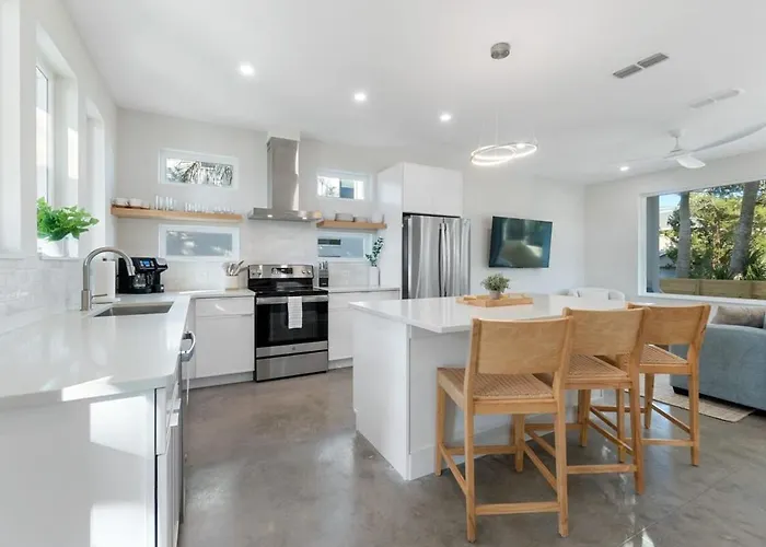 Sunset Cove - Heated Pool - Sea Views - Walkable