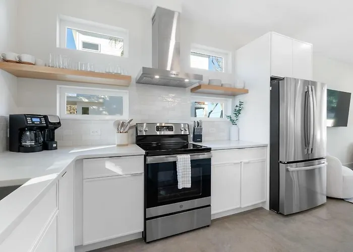 Sunset Cove - Heated Pool - Sea Views - Walkable