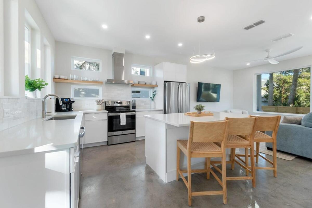 Sunset Cove - Heated Pool - Sea Views - Walkable Holiday home *