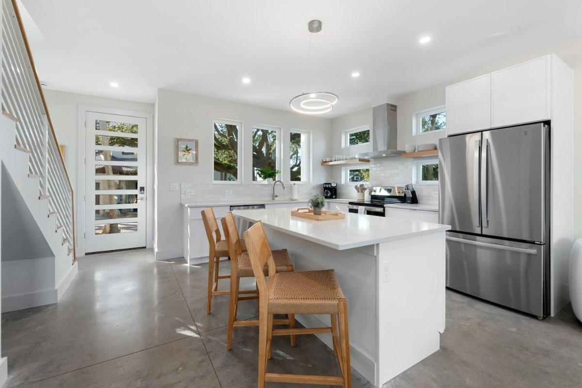 Sunset Cove - Heated Pool - Sea Views - Walkable Holiday home